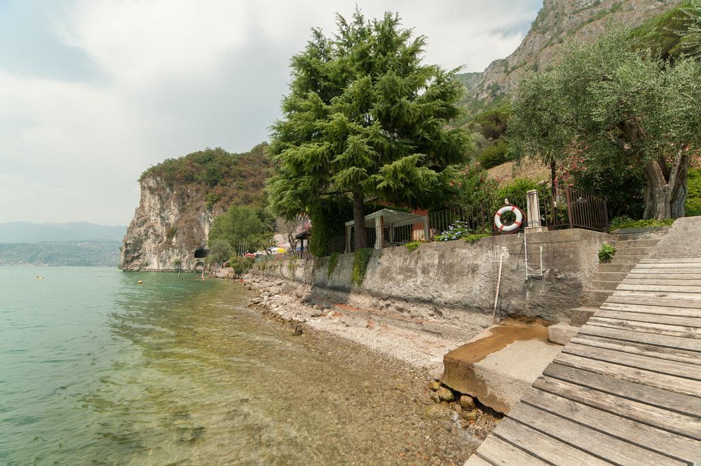 The Pier On The Lake Marone Esterno foto