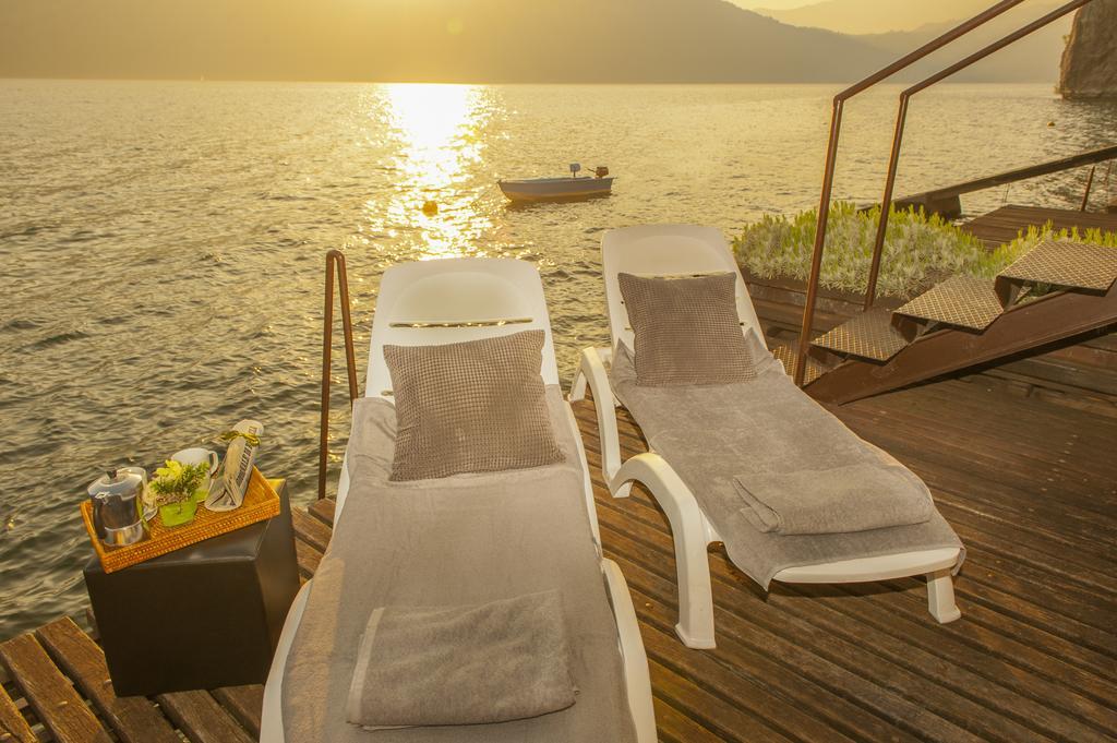 The Pier On The Lake Marone Esterno foto
